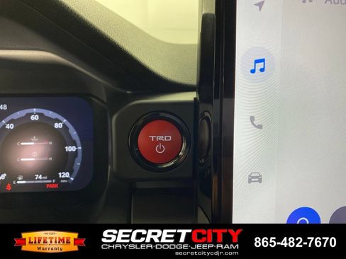 Used 2025 Toyota Tacoma TRD Off-Road AWD/4WD image 15