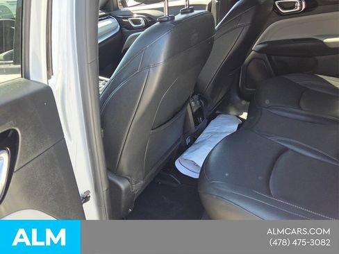 Used 2025 Jeep Compass Limited AWD/4WD image 7