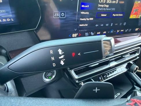Used 2025 Chevrolet Traverse RS AWD/4WD image 26