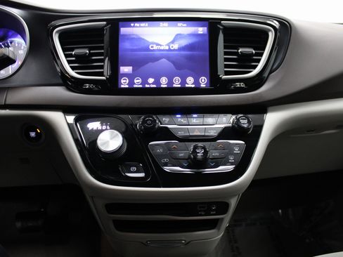 Used 2020 Chrysler Pacifica Touring w/ Advanced Safetytec Group image 33