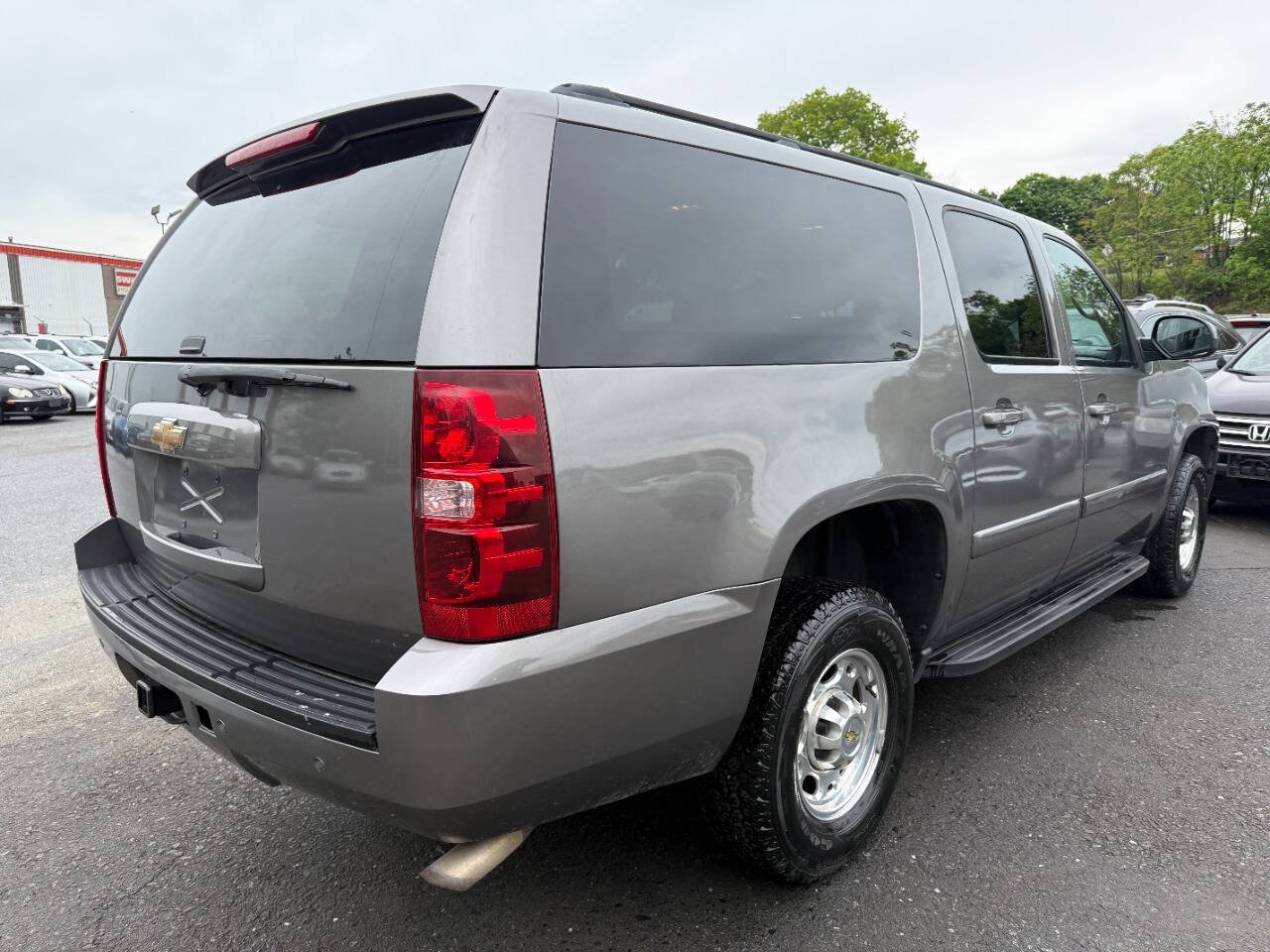 Used 2007 Chevrolet Suburban 2500 LT w/ LT Preferred Equipment Group AWD/4WD image 5