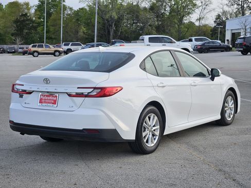 Used 2025 Toyota Camry LE image 6