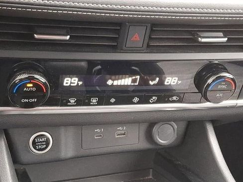 Used 2023 Nissan Rogue SV image 16