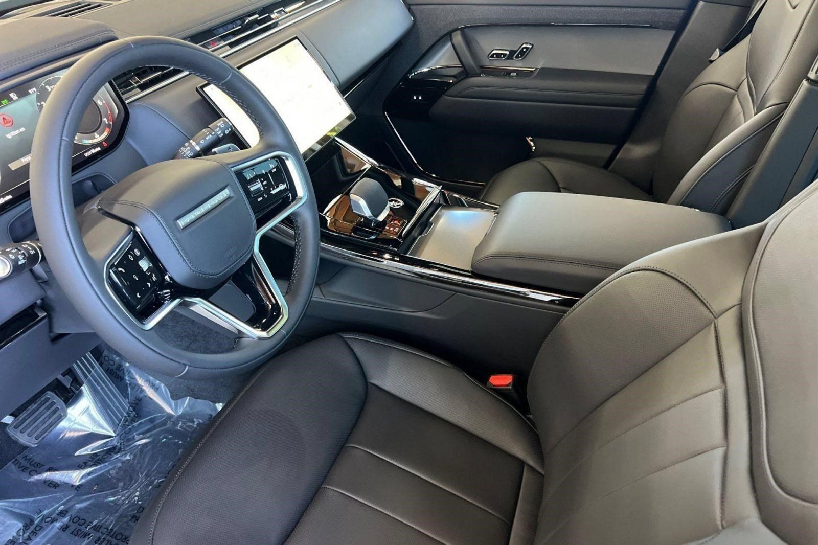 New 2026 Land Rover Range Rover Sport SE AWD/4WD image 3
