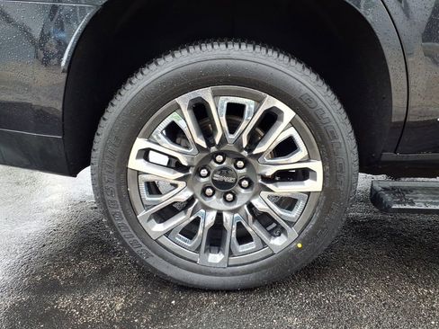 Used 2023 GMC Yukon Denali Ultimate AWD/4WD image 28