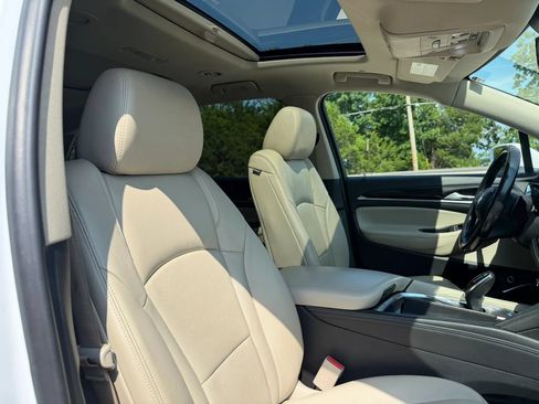 Used 2019 Buick Enclave Essence FWD image 51