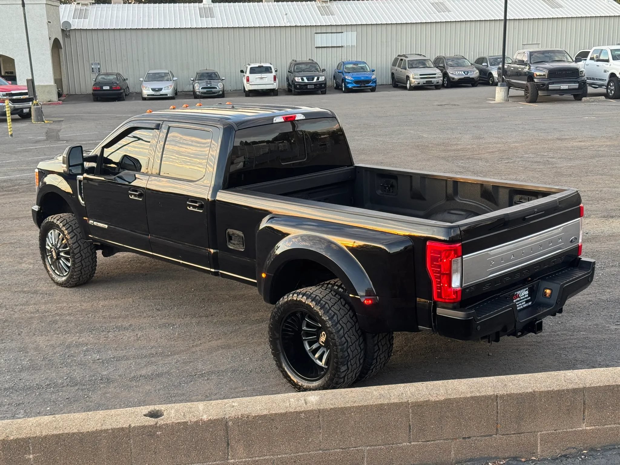 Used 2017 Ford F350 Lariat AWD/4WD image 7