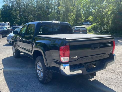 Used 2017 Toyota Tacoma SR5 w/ Tow Package AWD/4WD image 6