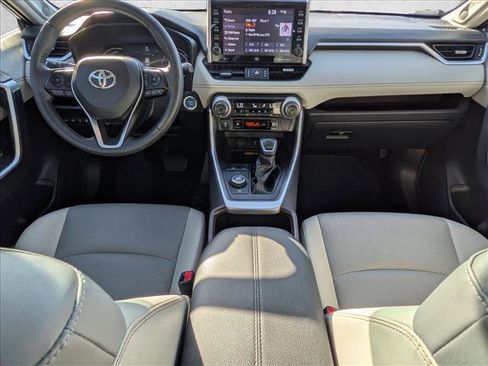 Used 2022 Toyota RAV4 Limited image 16