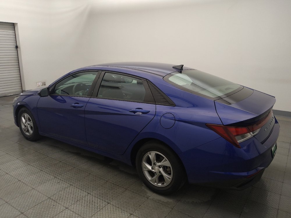 Used 2021 Hyundai Elantra SE FWD image 3