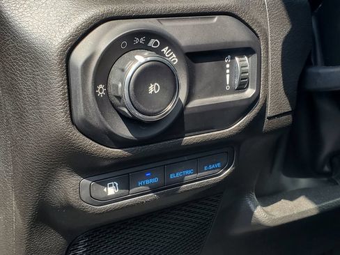 Used 2023 Jeep Wrangler Unlimited Sahara w/ Cold Weather Group AWD/4WD image 8