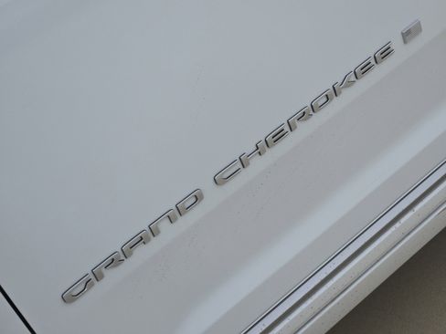 New 2026 Jeep Grand Cherokee Summit AWD/4WD image 9