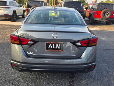 Used 2025 Nissan Altima 2.5 SV FWD image 10