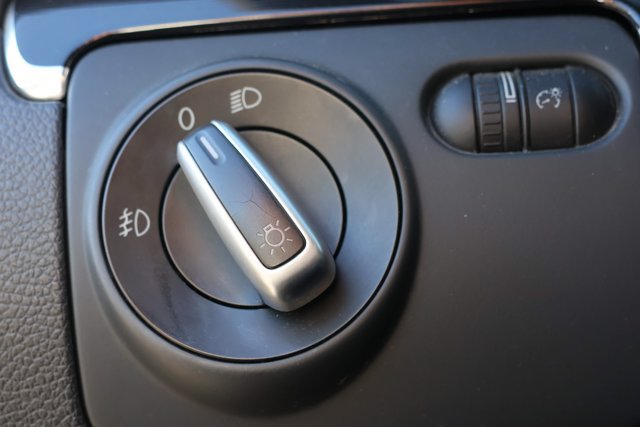 Used 2012 Volkswagen Golf 2-Door FWD image 10