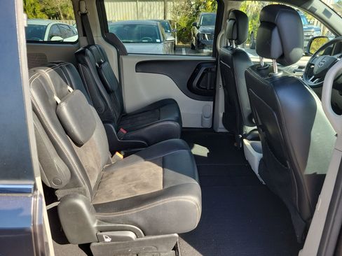 Used 2019 Dodge Grand Caravan SXT image 12