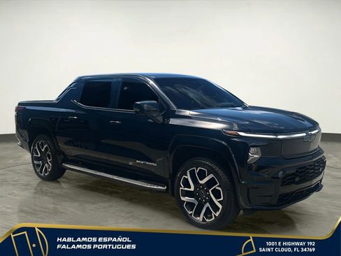 Certified 2025 Chevrolet Silverado EV RST AWD/4WD image 8