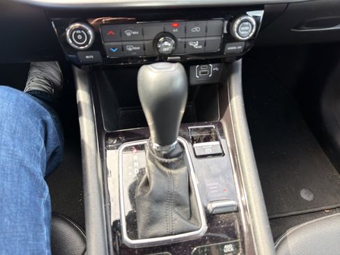 Used 2024 Jeep Compass Latitude image 8