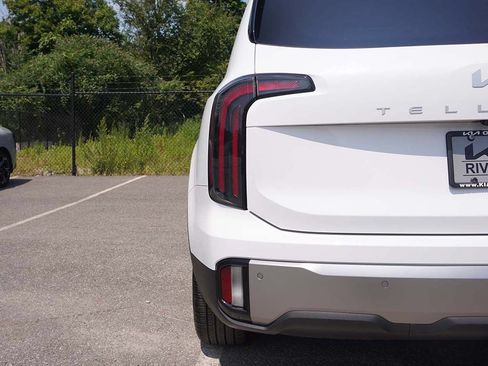 Used 2025 Kia Telluride EX FWD image 17