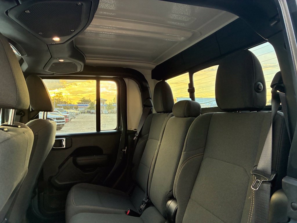 Used 2025 Jeep Gladiator Sport AWD/4WD image 8