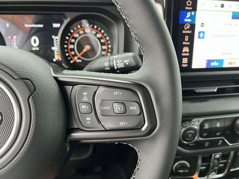 New 2025 Jeep Gladiator Sport AWD/4WD image 18