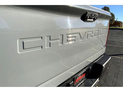 Used 2024 Chevrolet Silverado 2500 ZR2 w/ Technology Package image 33