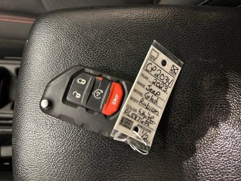 Used 2023 Jeep Gladiator Rubicon w/ Cold Weather Group image 32