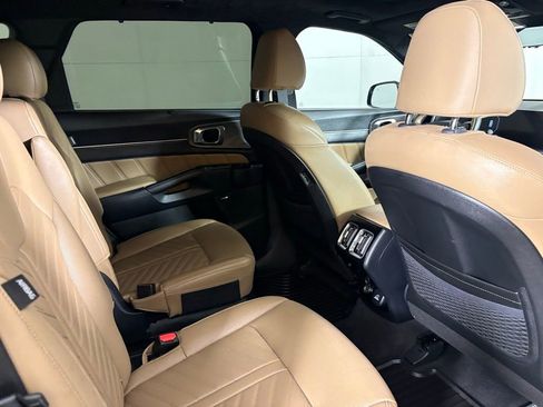 Used 2026 Kia Sorento SX Prestige w/ Olive Brown Leather Package image 17