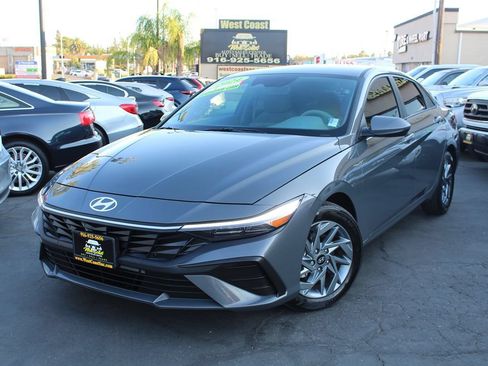 Used 2024 Hyundai Elantra SEL FWD image 35