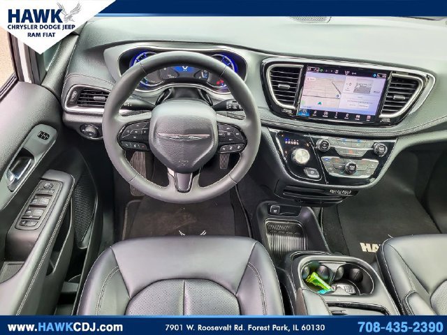 Used 2024 Chrysler Pacifica Limited FWD image 13