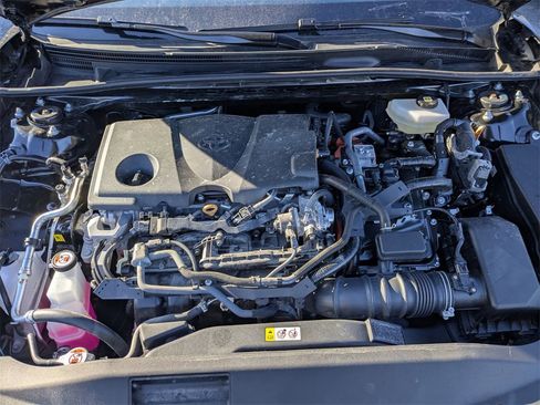 Used 2025 Toyota Camry SE image 38