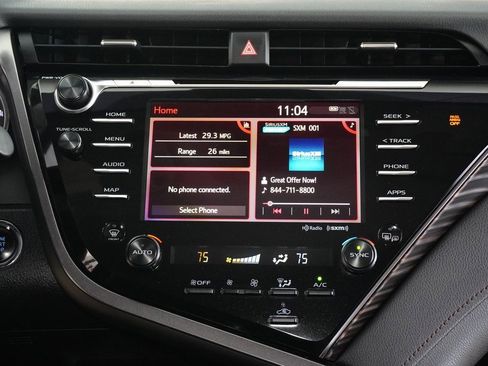 Used 2019 Toyota Camry XLE image 12