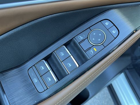 Used 2025 Nissan Rogue Platinum w/ Tech Package image 11