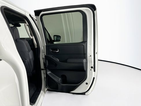 Used 2024 Nissan Frontier SV w/ SV Convenience Package image 28