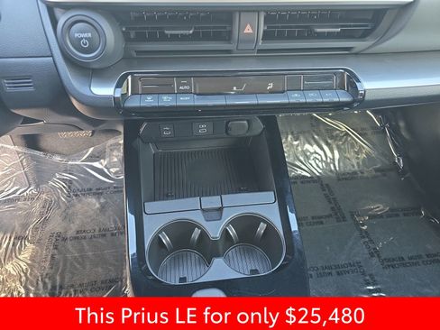 Used 2025 Toyota Prius LE image 30