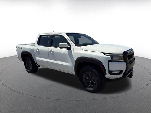 Used 2026 Nissan Frontier PRO-4X AWD/4WD image 2
