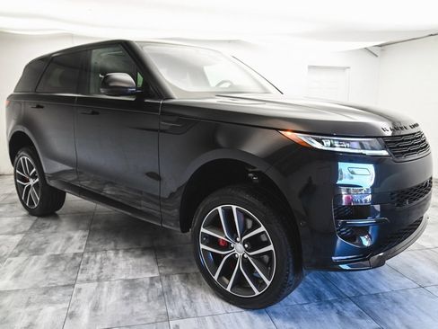Used 2023 Land Rover Range Rover Sport SE Dynamic image 3