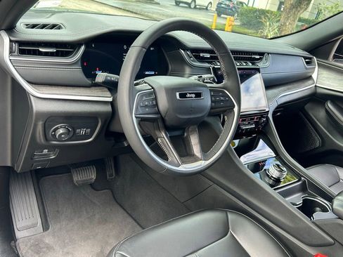 Certified 2024 Jeep Grand Cherokee Limited w/ Black Appearance Package image 48