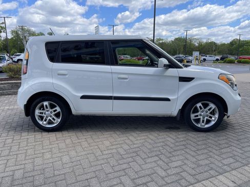 Used 2010 Kia Soul + FWD image 6