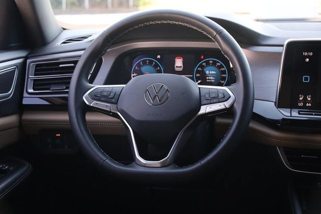 Used 2025 Volkswagen Atlas Cross Sport SE FWD image 26