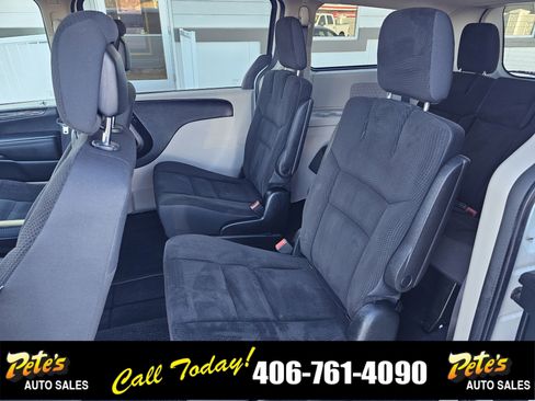 Used 2018 Dodge Grand Caravan SE w/ UConnect Hands-Free Group image 14