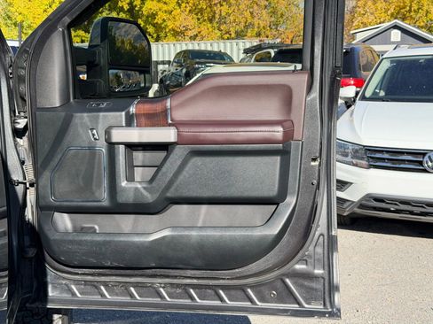 Used 2016 Ford F150 Platinum w/ Equipment Group 701A Luxury AWD/4WD image 9