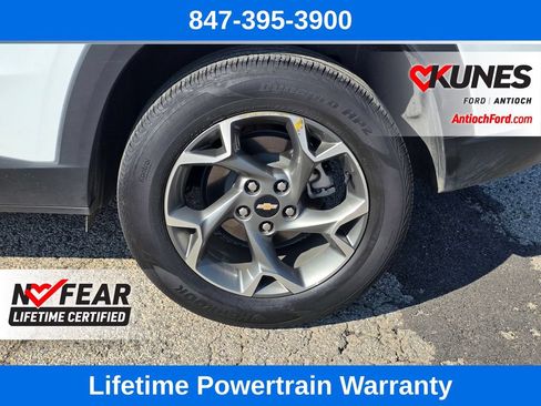 Used 2025 Chevrolet Trax LT FWD image 12