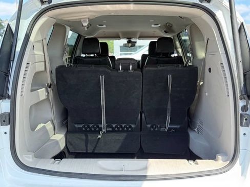 Used 2023 Chrysler Pacifica Touring-L FWD image 20
