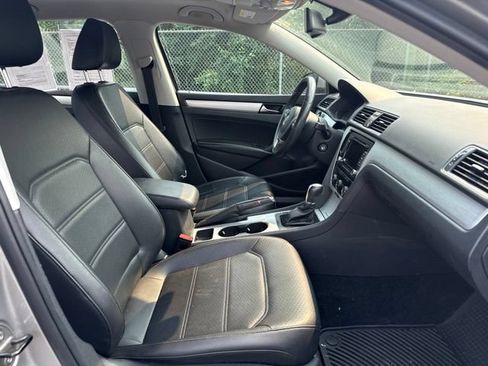 Used 2013 Volkswagen Passat 2.5 SE FWD image 9