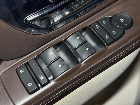 Used 2014 Cadillac Escalade Platinum AWD/4WD image 32