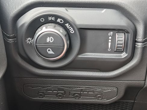 Used 2025 Jeep Gladiator Rubicon w/ Safety Group AWD/4WD image 8