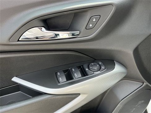 Used 2025 Chevrolet Trax RS w/ Driver Confidence Package image 21