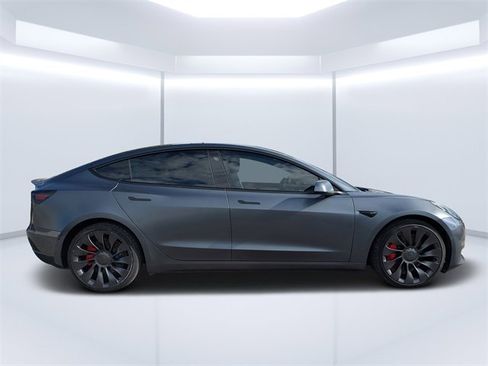 Used 2022 Tesla Model 3 Performance image 2