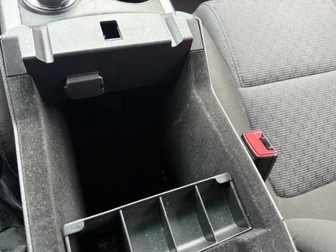 Used 2013 Ford Explorer XLT image 23