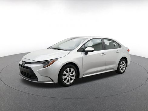 Used 2025 Toyota Corolla LE FWD image 3